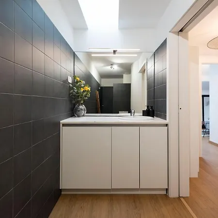 Modern Loft With Ac In Downtown By Lovelystay * Oporto