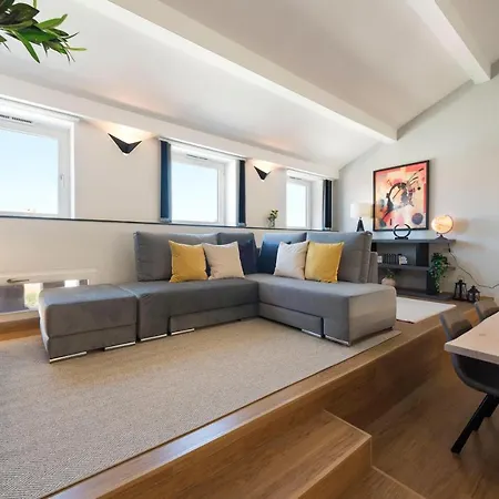 Modern Loft With Ac In Downtown By Lovelystay